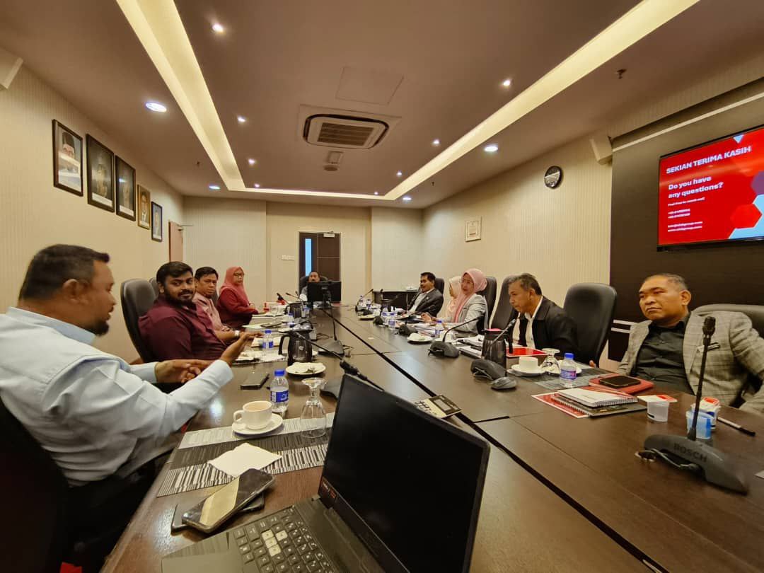 Meeting group photo 4